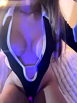 ladamoon from StripChat is Freechat