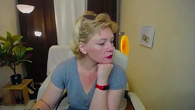 LadyElina from StripChat is Freechat