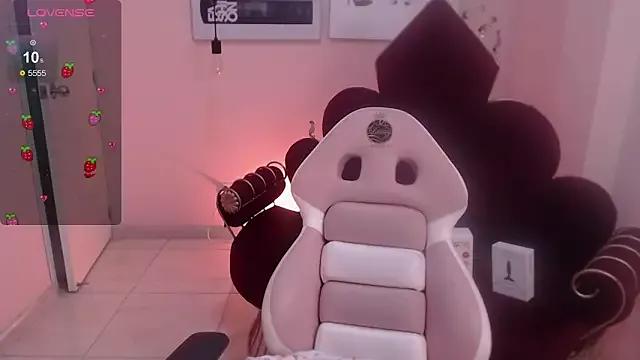 LadyWawy from StripChat is Freechat
