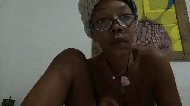 Ladyzee25 from StripChat is Freechat