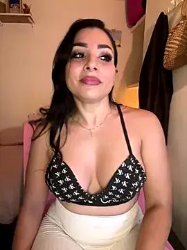 laemmarouse from StripChat is Freechat