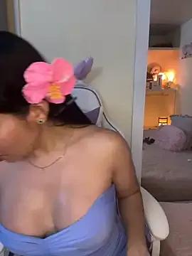 laemmarouse from StripChat is Freechat