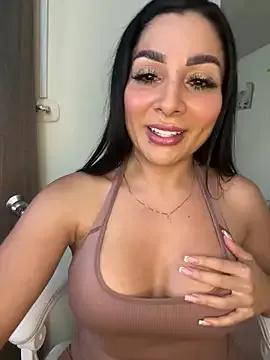 laemmarouse from StripChat is Freechat