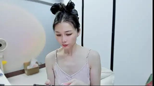LaLaLiang from StripChat