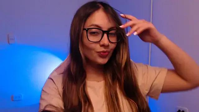 lalawhitte from StripChat is Freechat