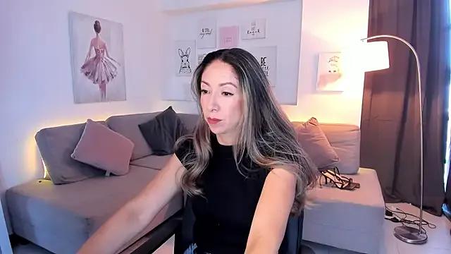 Laly_dolce from StripChat