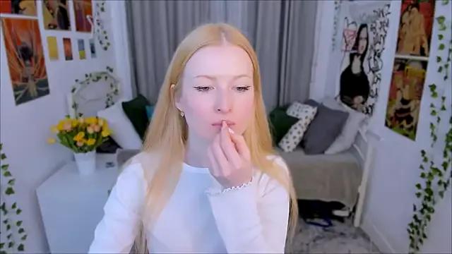 Laly_Peach from StripChat