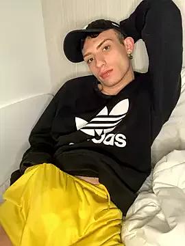 LaMaterialista from StripChat
