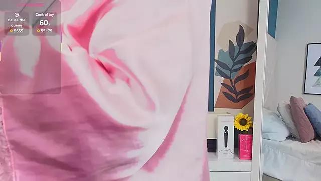 Try our streaming cams variety and talk on a personal level with our adorable girls streamers, showing off their bountiful shapes and dildos.