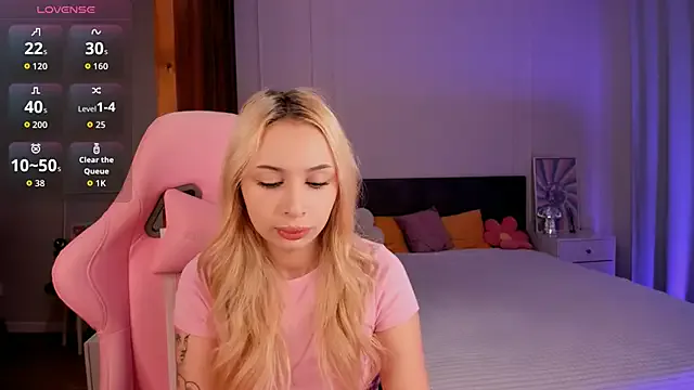 LanaMiracle on StripChat 