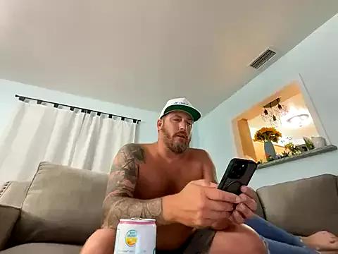 lancehungsandbaby from StripChat is Freechat