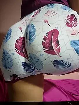 Lara-Bella from StripChat