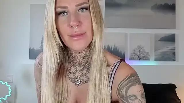 Lara-CumKitten from StripChat