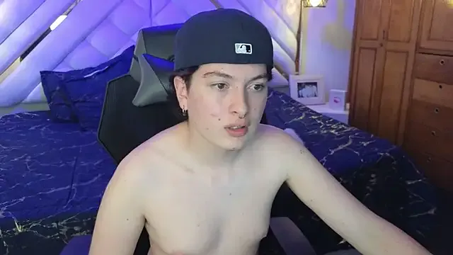 lara_noah from StripChat is Freechat