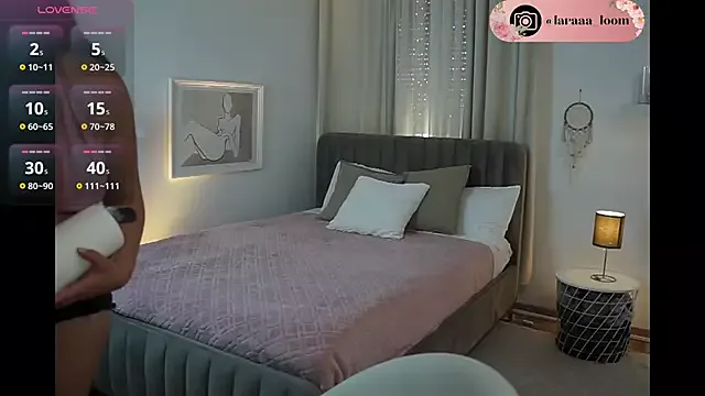 Laraaa_Loom on StripChat 