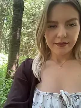 LaraBlond from StripChat