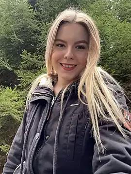 LaraBlond from StripChat