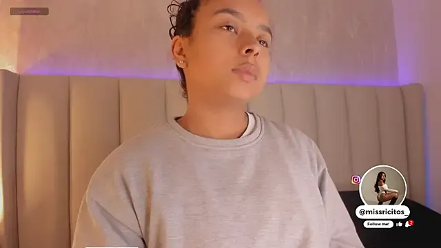 LaraCurls on StripChat 