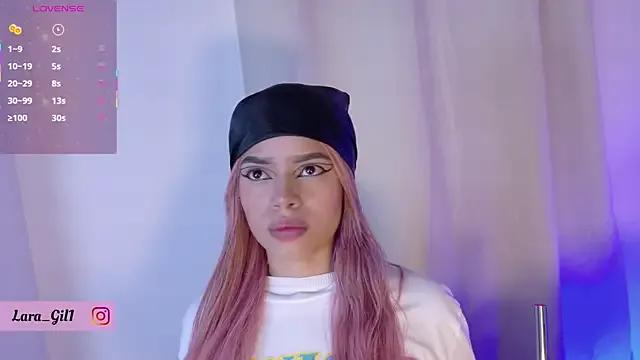 LaraGiil from StripChat is Freechat