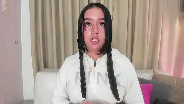 LaraGoldd from StripChat