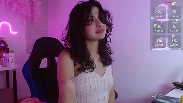 larah_uwu from StripChat