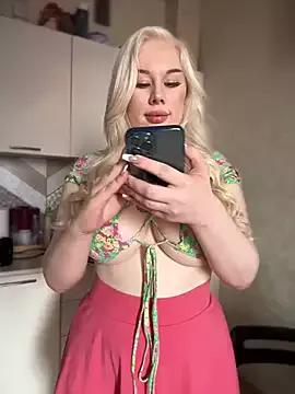 LaraHollywood from StripChat is Freechat