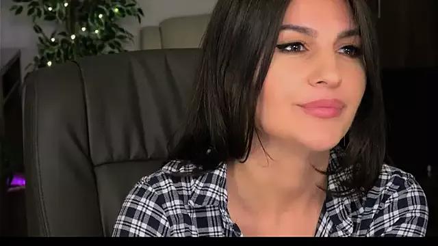 LaraVixen from StripChat is Freechat