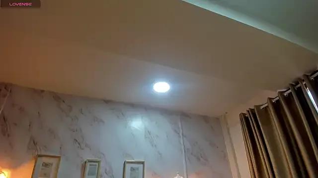 Larissa_Miller from StripChat is Freechat