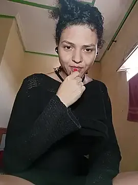 Larissinhamm from StripChat is Freechat