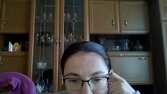 Larrisa40 from StripChat
