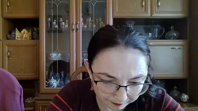 Larrisa40 from StripChat