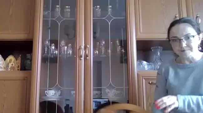 Larrisa40 from StripChat
