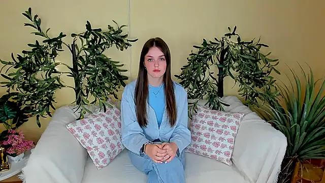 LatinaSitzler from StripChat is Freechat