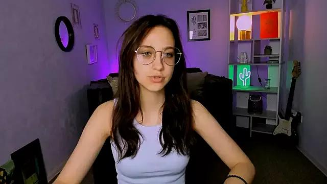 lau_ra_queen from StripChat is Freechat