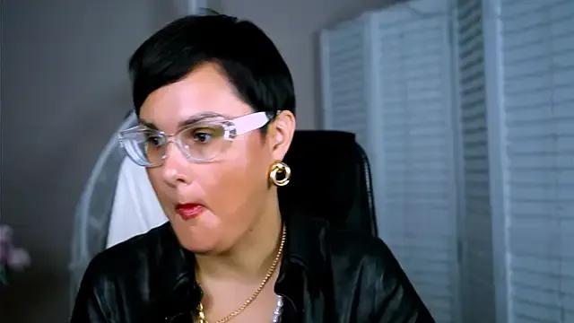 LauraDavidsons from StripChat is Freechat