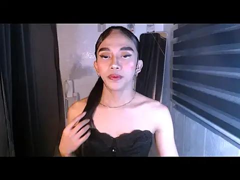 LauraSoHot from StripChat