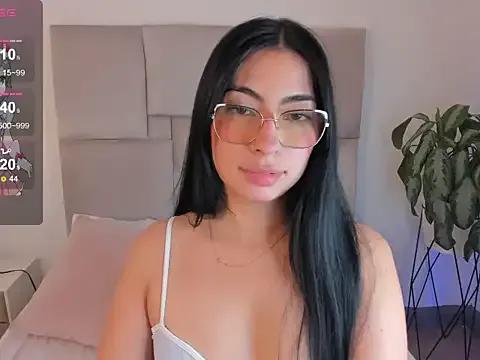 laurenn_smith from StripChat is Freechat