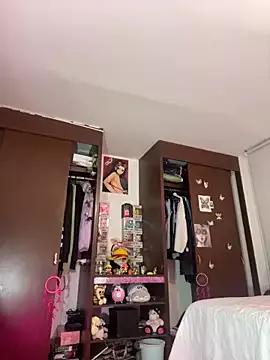lauuraww from StripChat