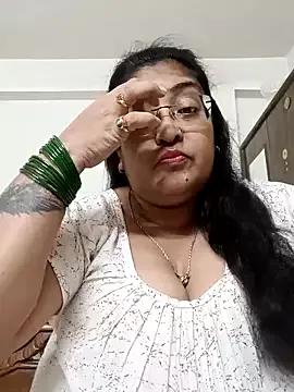 LAVERNIYA_ from StripChat is Freechat
