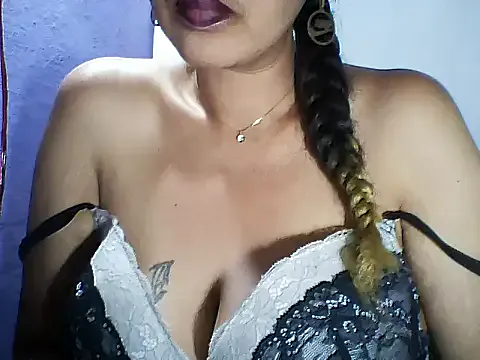 layanah12 on StripChat 