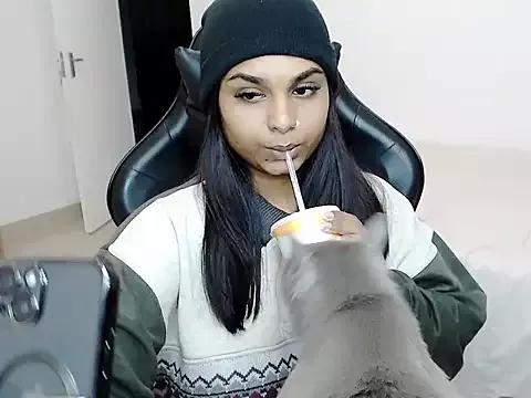 layla_amin from StripChat