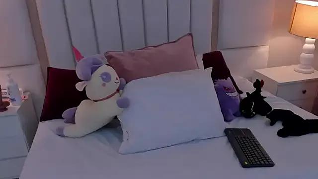 Try our streaming cams variety and talk on a personal level with our adorable girls streamers, showing off their bountiful shapes and dildos.