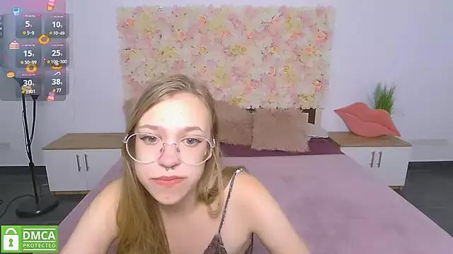 LayriantaVee from StripChat is Freechat