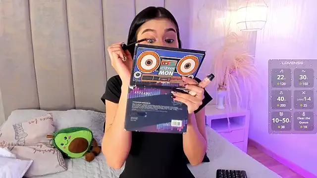 leaahcashh from StripChat