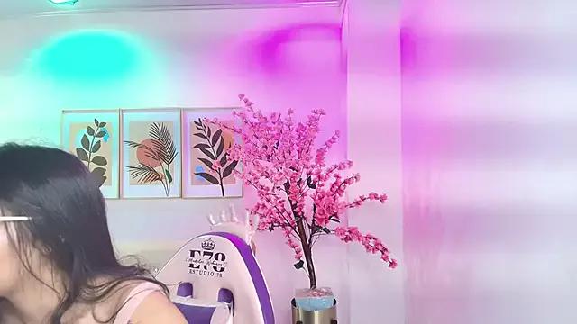 Leia_laurent from StripChat is Freechat