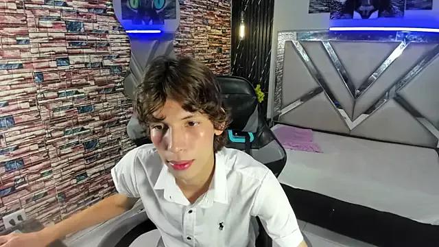 lenni_sirius from StripChat is Freechat