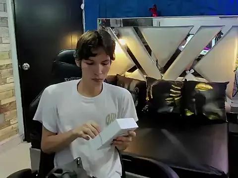 lenni_sirius from StripChat