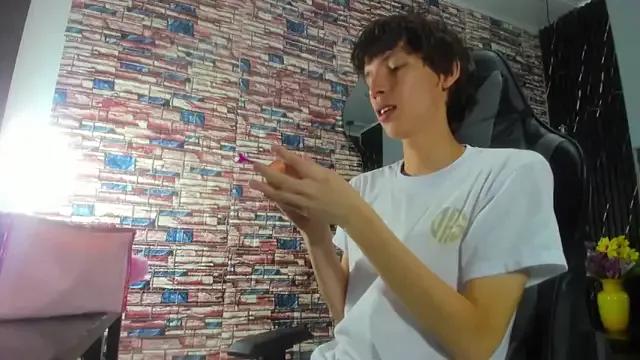 lenni_sirius from StripChat