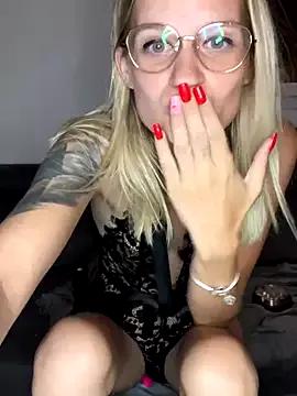 Lesamantssexy from StripChat is Freechat