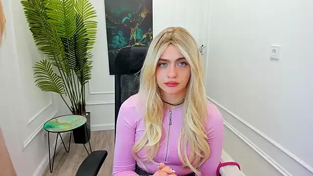 LeslieMineg from StripChat